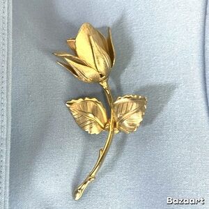 Elegant Gold Rose Brooch